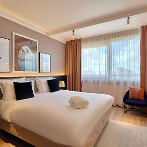 Executive Room One Queen Bed